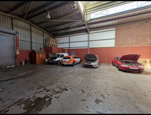 407M² WAREHOUSE TO LET IN JET PARK